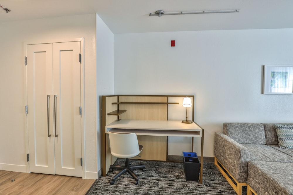 Alluxsuites At 1876, Ascend Hotel Collection Tallahassee Bagian luar foto