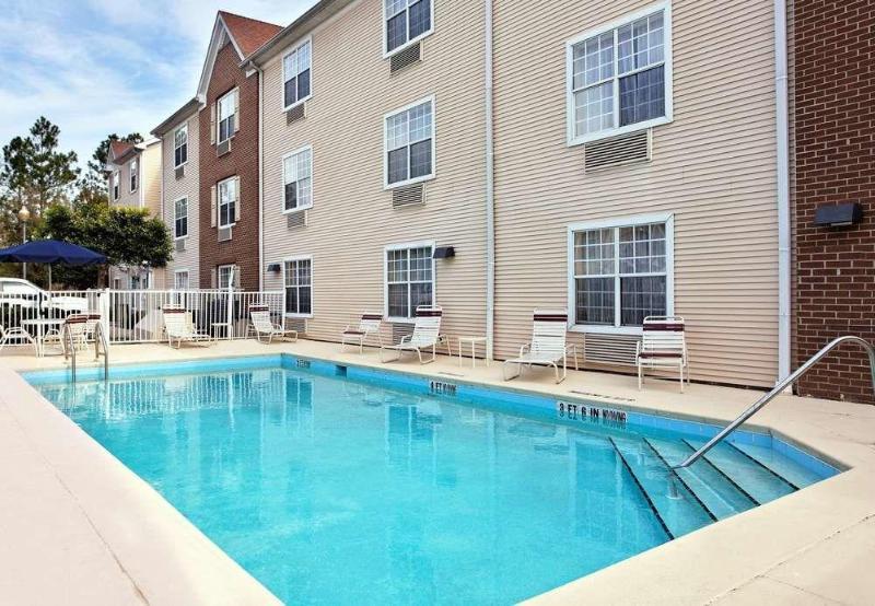 Alluxsuites At 1876, Ascend Hotel Collection Tallahassee Bagian luar foto