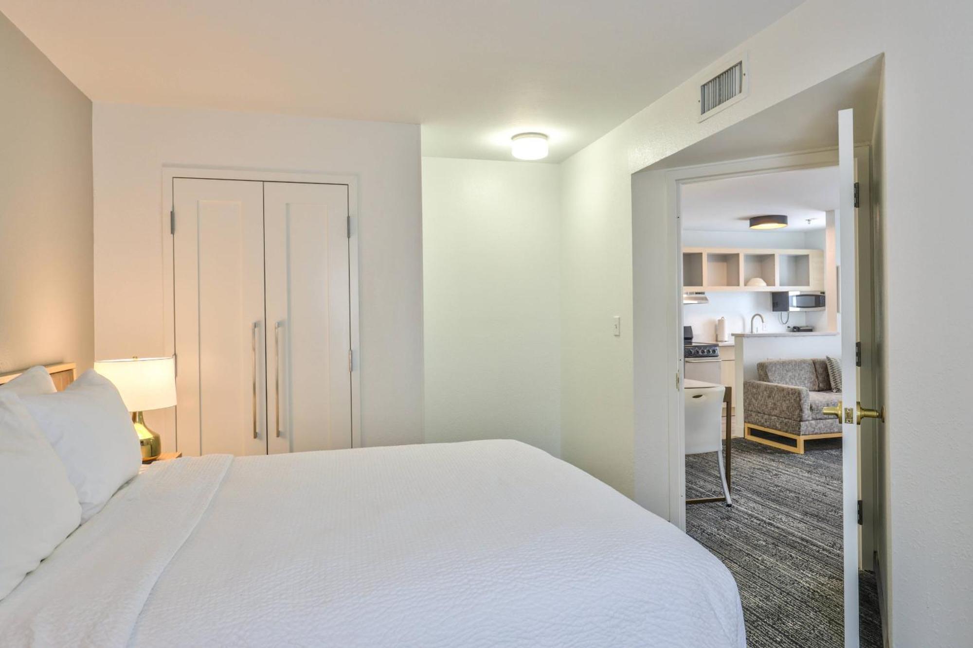 Alluxsuites At 1876, Ascend Hotel Collection Tallahassee Bagian luar foto