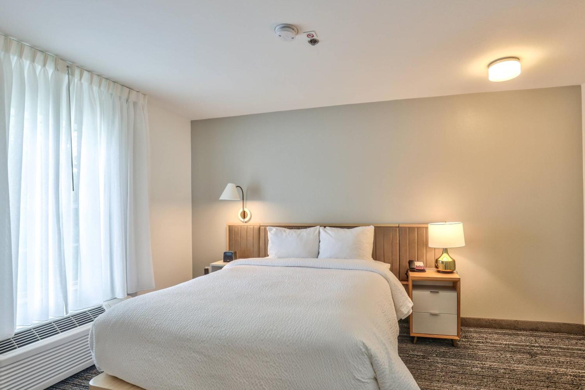 Alluxsuites At 1876, Ascend Hotel Collection Tallahassee Bagian luar foto