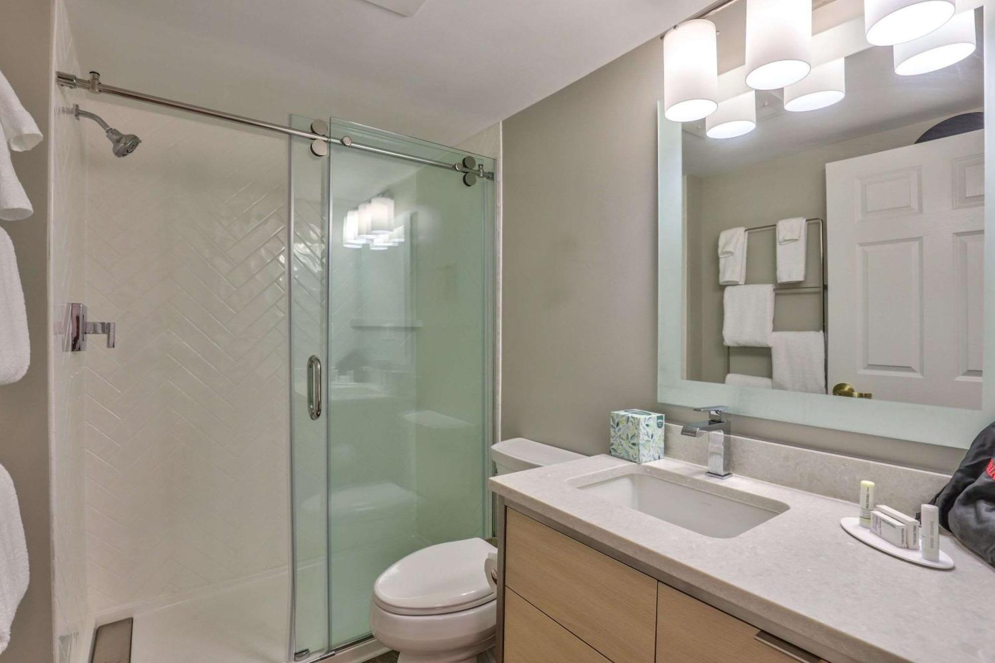 Alluxsuites At 1876, Ascend Hotel Collection Tallahassee Bagian luar foto