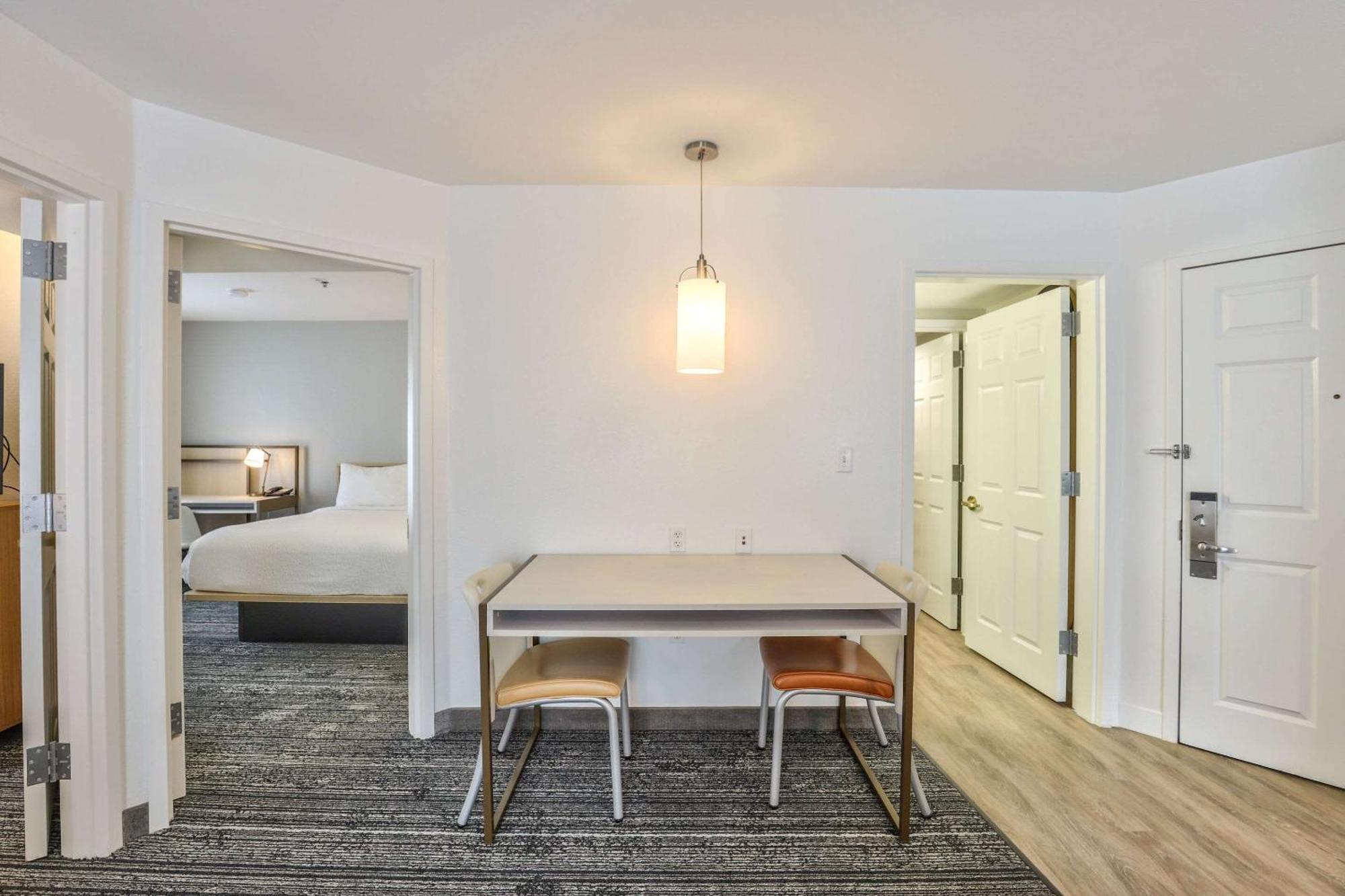 Alluxsuites At 1876, Ascend Hotel Collection Tallahassee Bagian luar foto