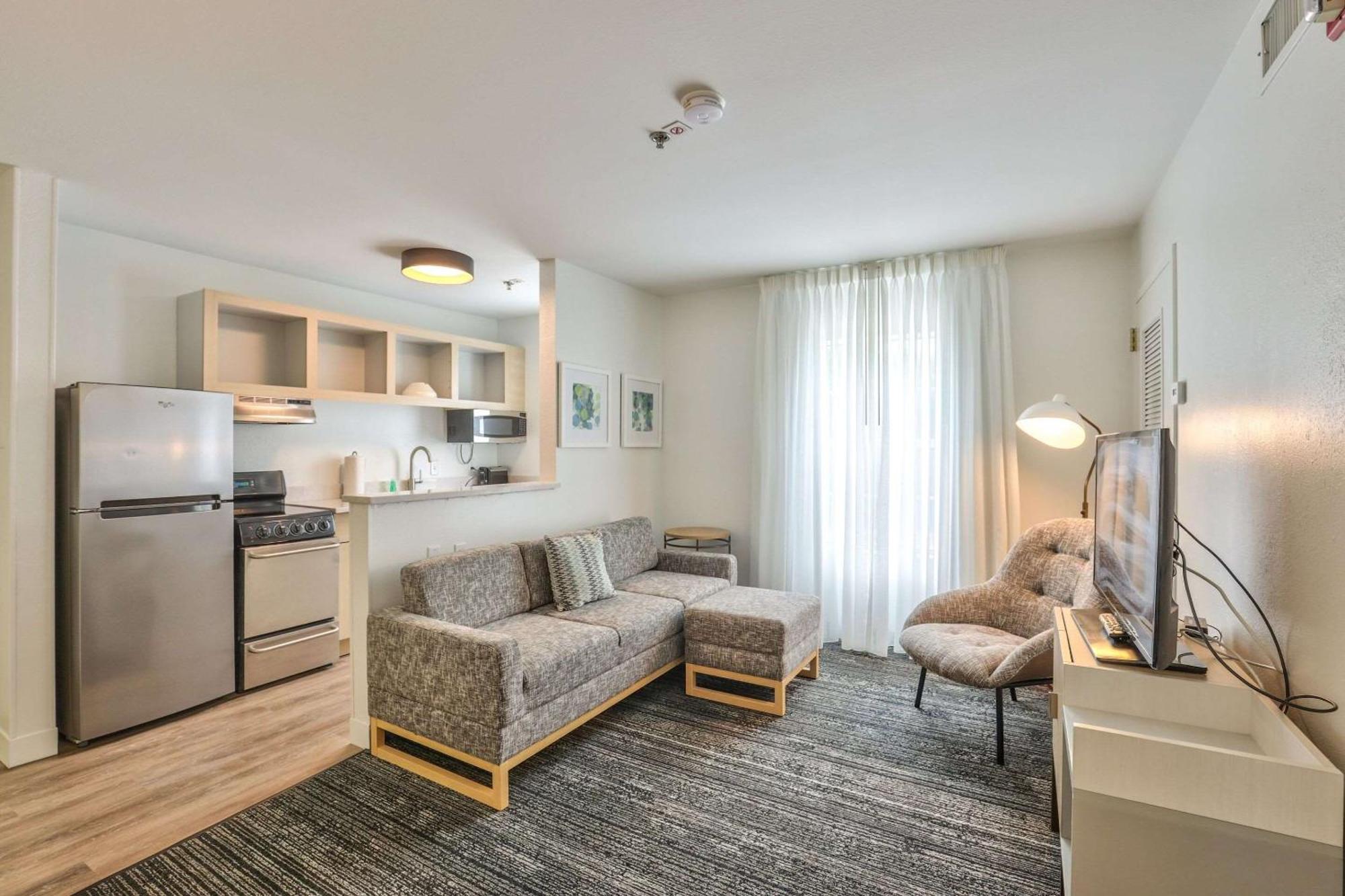 Alluxsuites At 1876, Ascend Hotel Collection Tallahassee Bagian luar foto