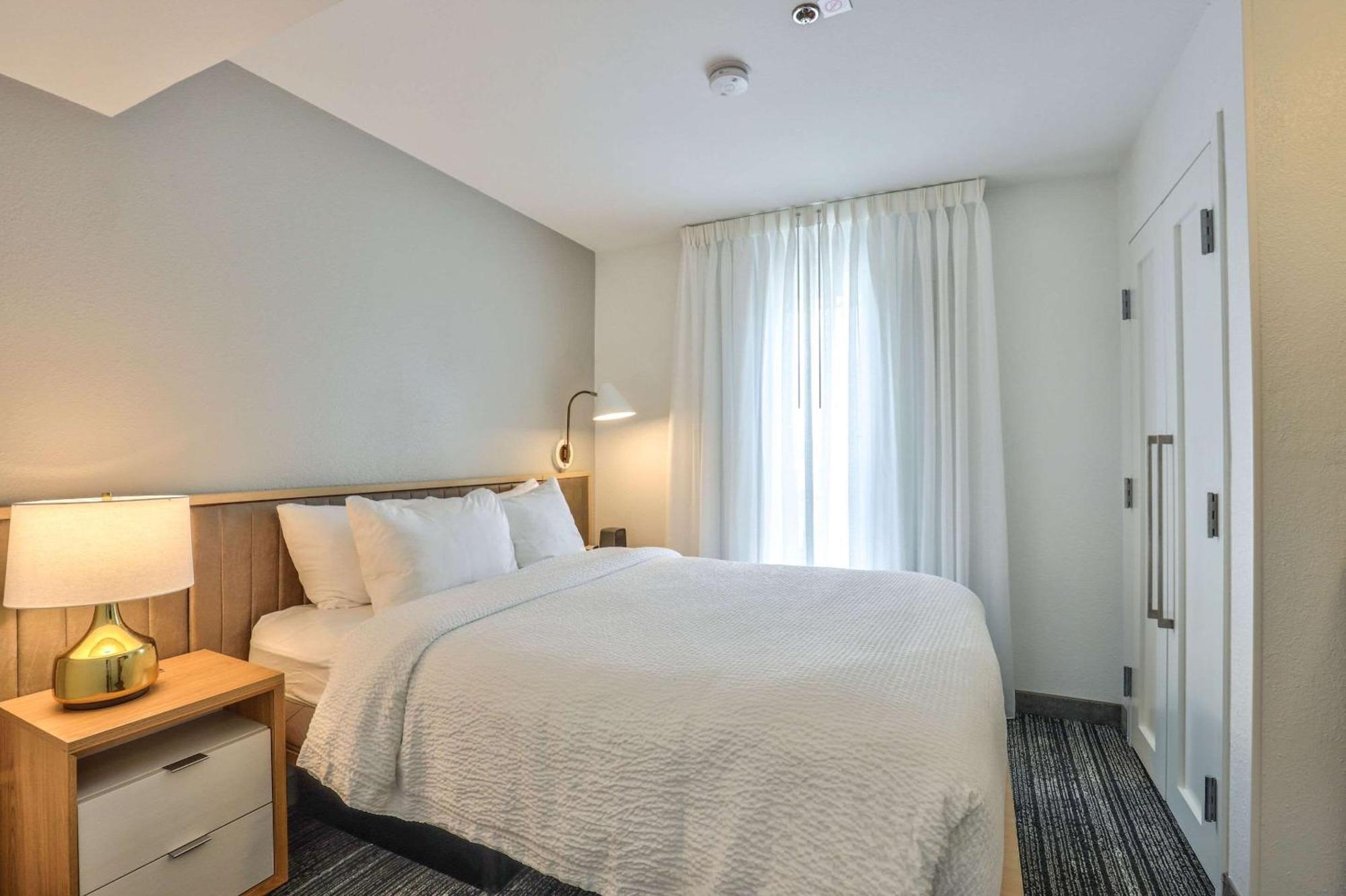 Alluxsuites At 1876, Ascend Hotel Collection Tallahassee Bagian luar foto