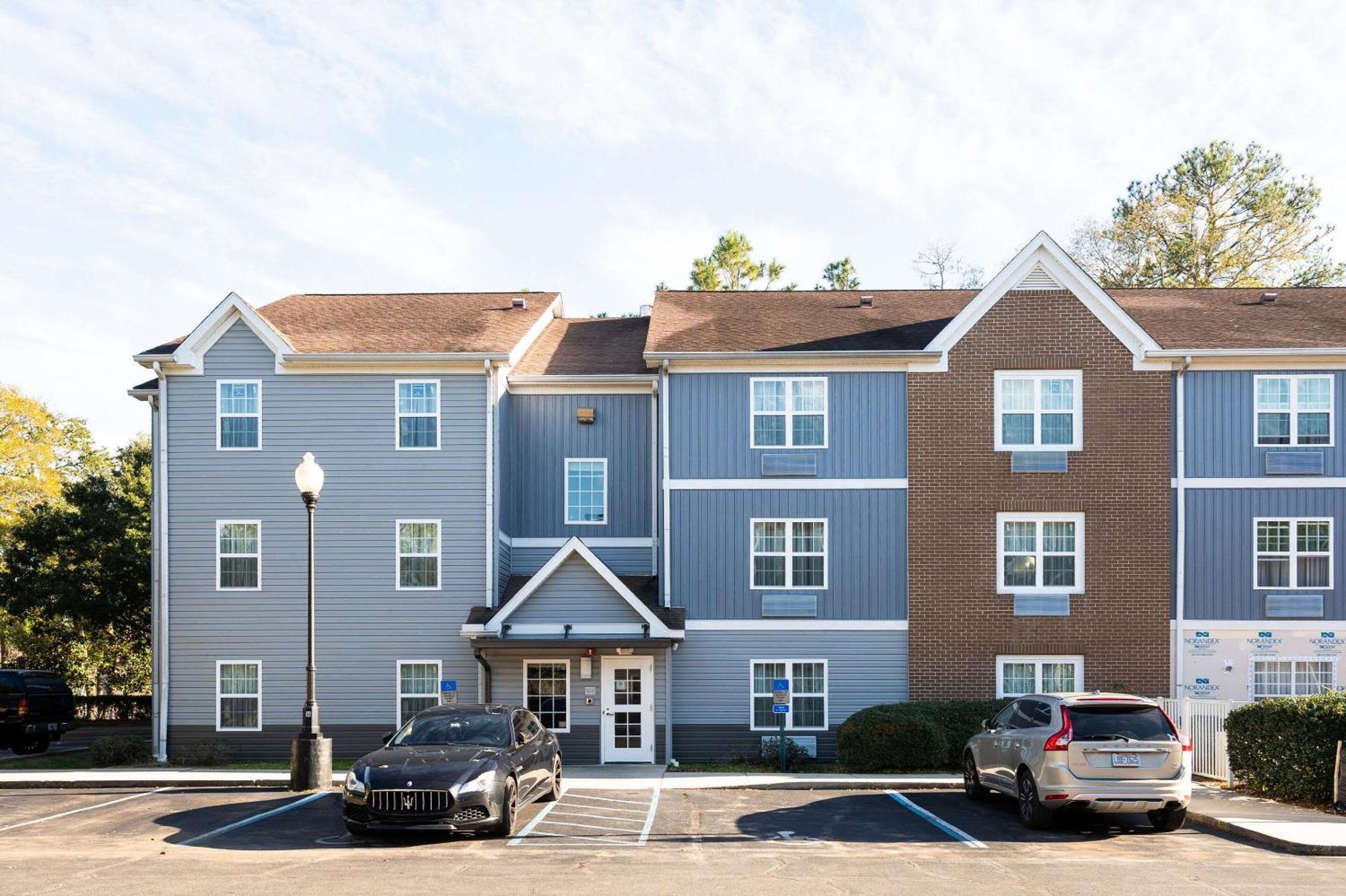 Alluxsuites At 1876, Ascend Hotel Collection Tallahassee Bagian luar foto