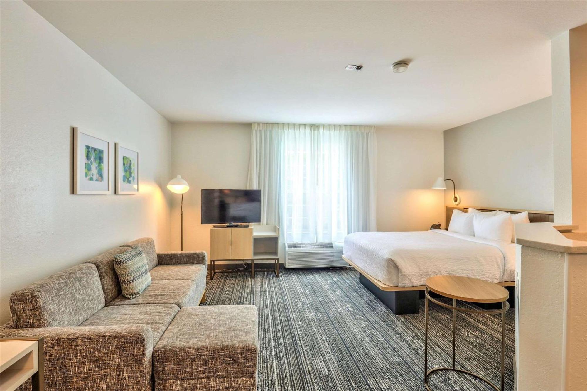 Alluxsuites At 1876, Ascend Hotel Collection Tallahassee Bagian luar foto