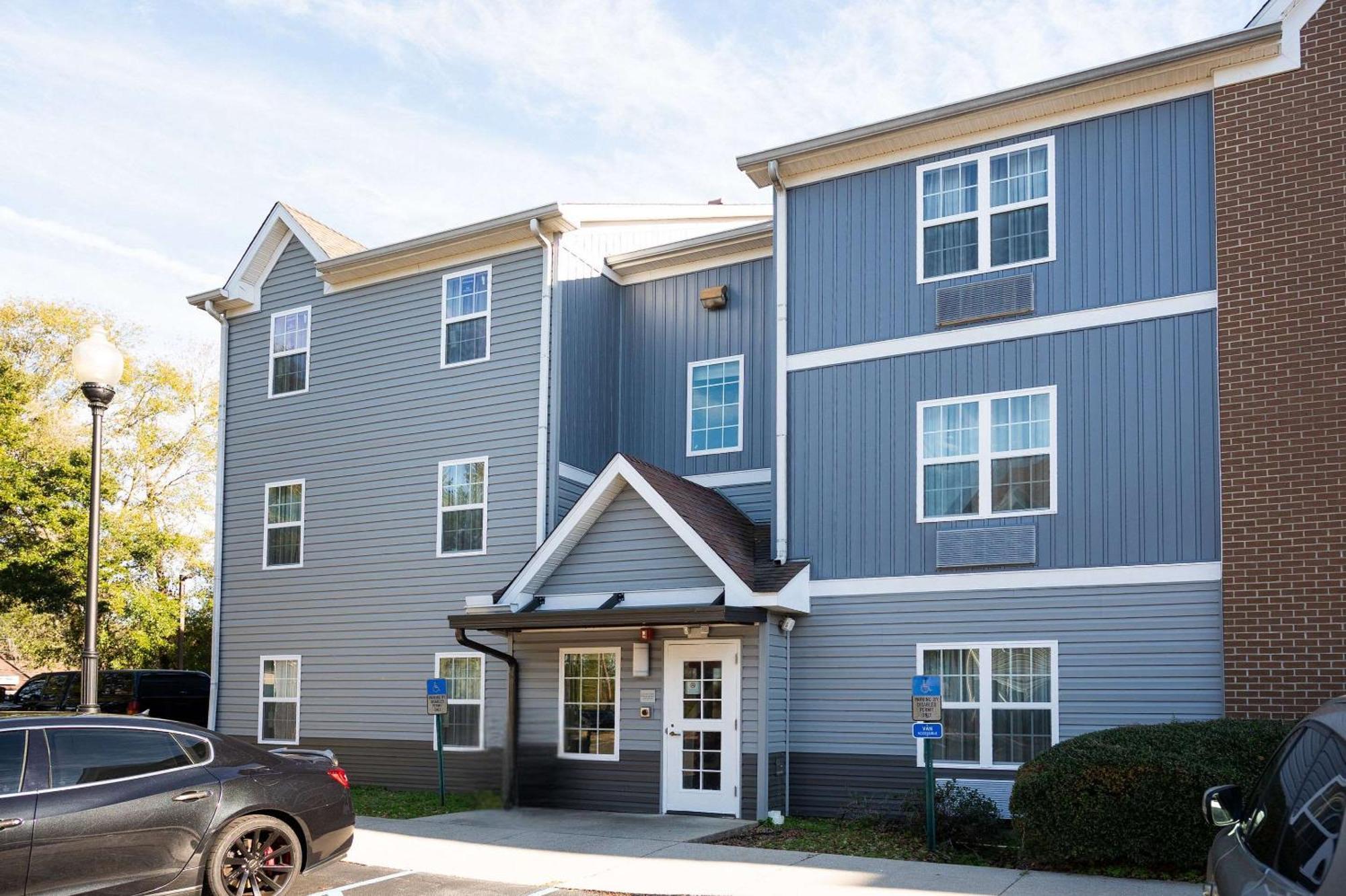 Alluxsuites At 1876, Ascend Hotel Collection Tallahassee Bagian luar foto
