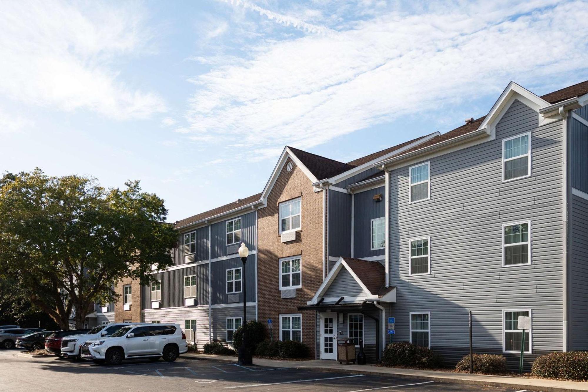 Alluxsuites At 1876, Ascend Hotel Collection Tallahassee Bagian luar foto